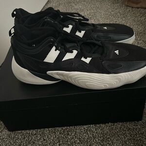 Trae Young’s Size 15